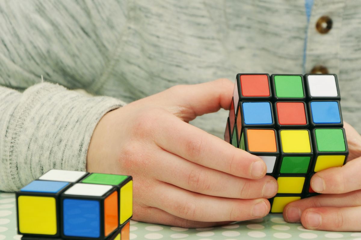 Jak ułożyć kostkę Rubika 4x4x4?